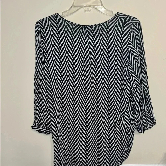 Stylus bulk and white stripe sz med top - Picture 3 of 3